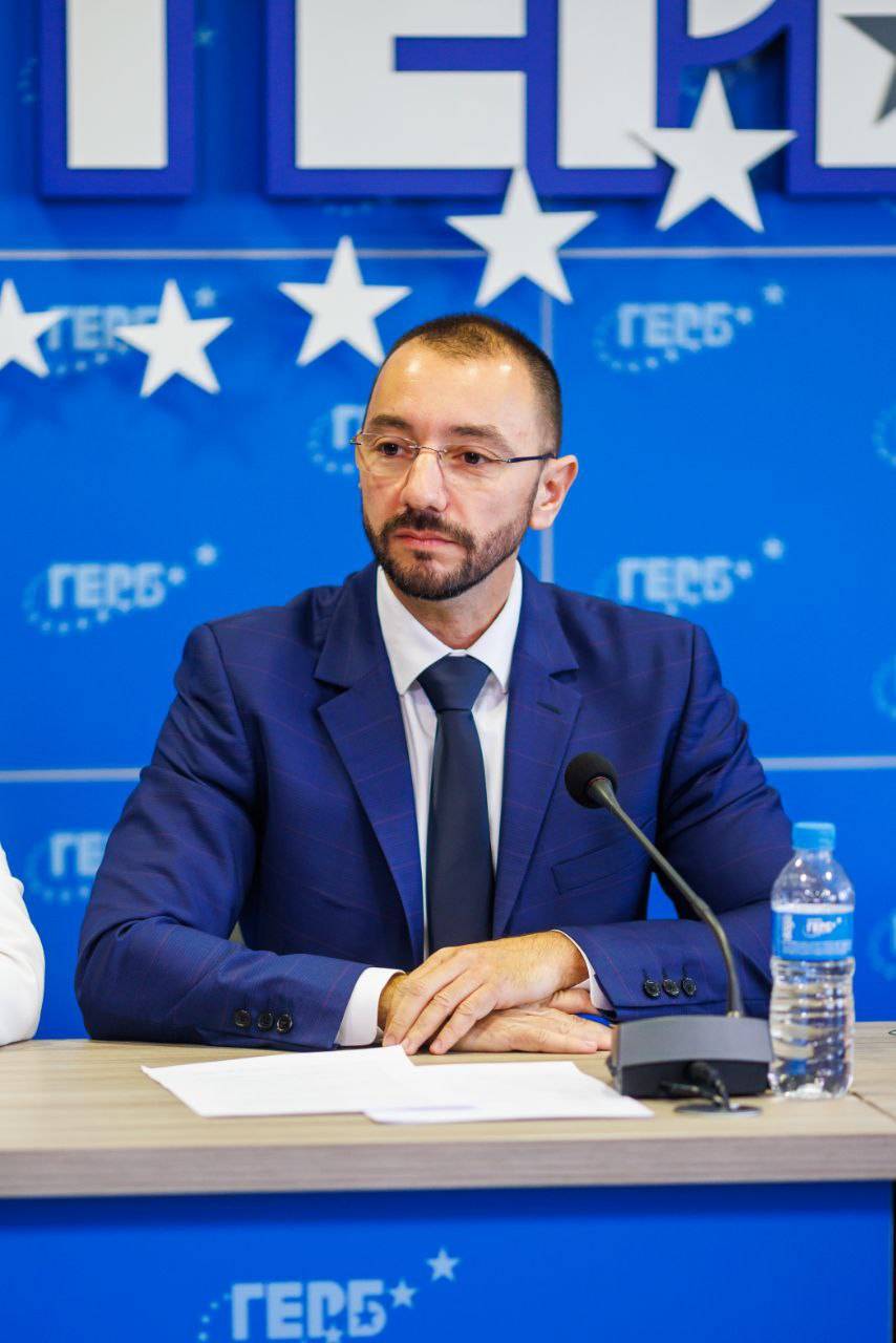  Антон Хекимян 